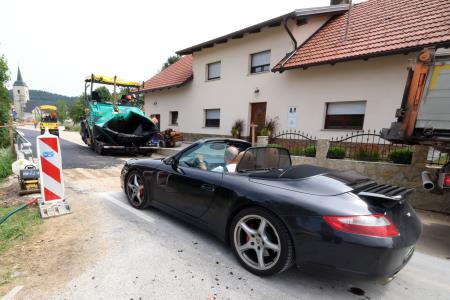 ASFALTIRANJE CESTE GORENJE OTAVE 01 FOTO LJUBO VUKELIČ